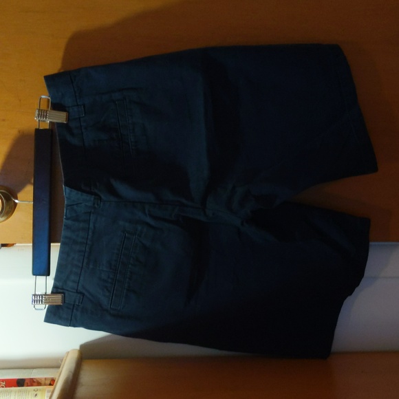 Gap khaki boyfriend roll up sorts - Picture 4 of 4